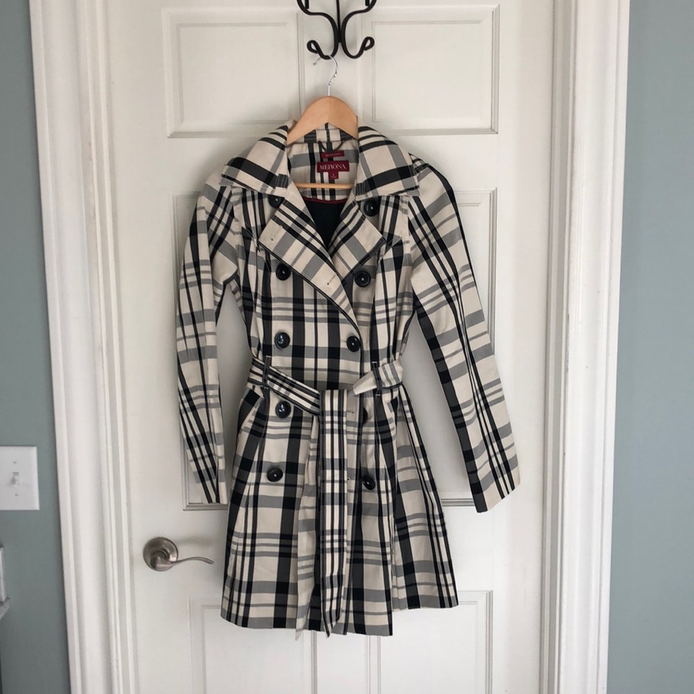 Classic Plaid Woman’s Rain Coat size Small. New
